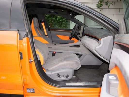 2023 Vous Version Zeekr 001 100kwh orange Z-sport Automobile voiture avec le numéro et 5 sièges