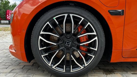 2023 Vous Version Zeekr 001 100kwh orange Z-sport Automobile voiture avec le numéro et 5 sièges