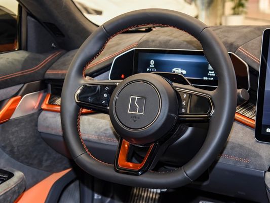 Une suspension indépendante à double ossature voiture électrique 2024 Zeekr001 You100kwh AWD Noir Orange