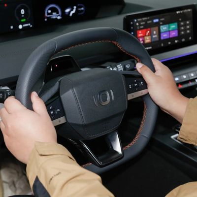 Système de freinage électromagnétique pour une conduite sûre dans la voiture électrique à énergie Changan Qiyuan A06