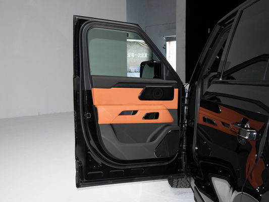 Le véhicule est équipé d'un système de conduite autonome et électrique.