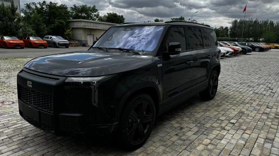 Polar Stone 01 modèle 2023 version 6 sièges AWD avec couleur extérieure noire