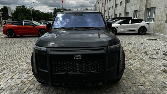 Polar Stone 01 modèle 2023 version 6 sièges AWD avec couleur extérieure noire