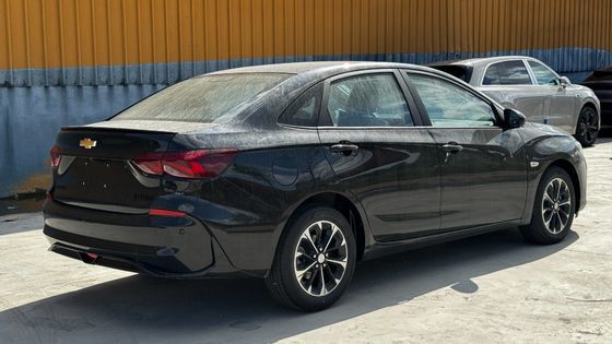 2024 Dernière Chevrolet Monza 1.3t Hybrid Sedan en noir Couleur extérieure 4656*1798*1465mm