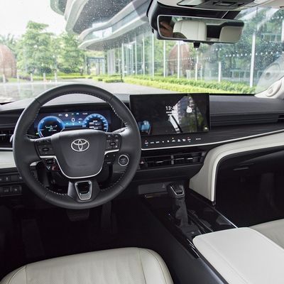 2024 Toyota Camry 2.5hq 2 moteurs voiture hybride moteur électrique PS 136 édition phare