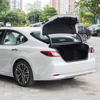 2024 Toyota Camry 2,5 chevaux à double moteur version phare hybride énergétique voiture à double moteur
