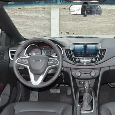 2024 Chevrolet Monza 1.3t version automatique voiture hybride noire sur demande personnalisée