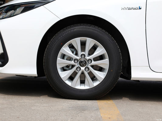 Une voiture électrique hybride à double moteur pionnière à prix abordable