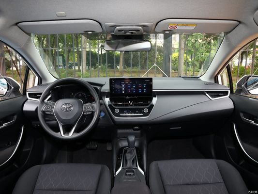 Une voiture électrique hybride à double moteur pionnière à prix abordable