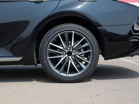 Édition de luxe 2023 2.5g avec boîte de vitesses Tiptronic et type de carburant à l'essence