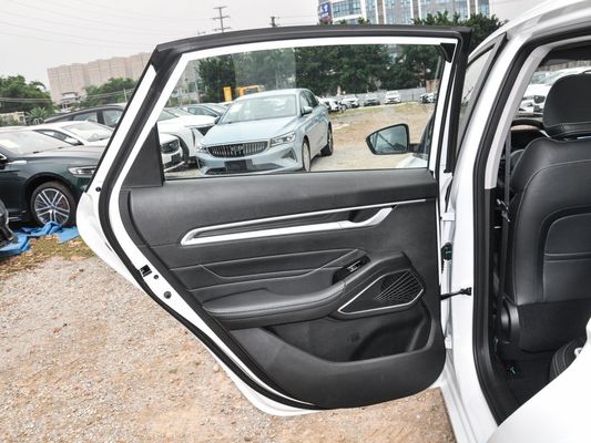 Geely Emgrand 2023 4ème édition Champion 1.5L CVT Voiture à essence de luxe avec direction à gauche