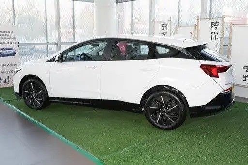 Type de carrosserie fermée Buick Velite bleu 6 Comfort Edition 430km 5 sièges et plus pour les besoins