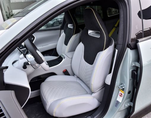 2022 Avatr 11 Longue durée de vie voiture à double moteur Poids 2280 kg Endurance 555 km Quatre places