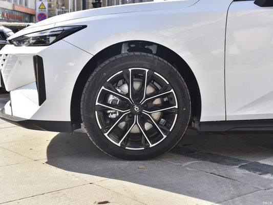 FWD Drive Changan Qiyuan A06 Véhicules hybrides électriques avec une cylindrée de 1600-2500 cc