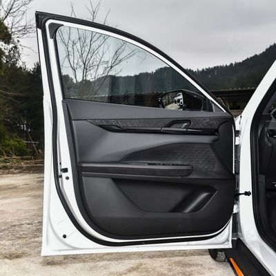 Système de freinage électromagnétique de voiture à essence Changan Uni-V 1,5 t à 5 places et entraînement en freinage à grande vitesse