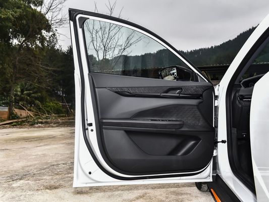 FWD Drive Sedan Changan Uni-V 1,5t 5 sièges Uni V /Benzine d'occasion pour une expérience de conduite