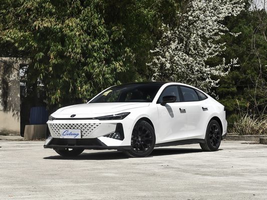Uni-V 1.5t essence 5 sièges berline Changan avec demande personnalisée