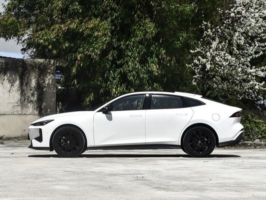 Uni-V 1.5t essence 5 sièges berline Changan avec demande personnalisée