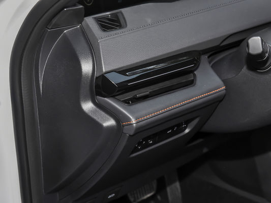 Uni-V 1.5t essence 5 sièges berline Changan avec demande personnalisée