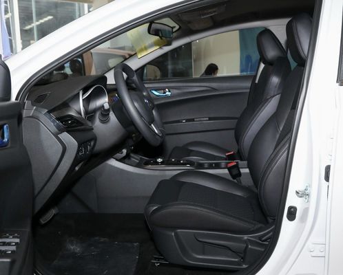 Sédane à direction gauche Changan Eado Voiture électrique EV460 Sédane pour la performance