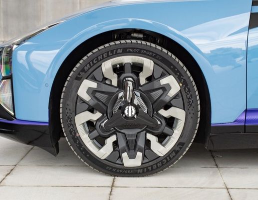 494kw Suspension arrière Forme cinq maillons Suspension indépendante 2023 Hiphi Z 4 places SUV de voiture électrique