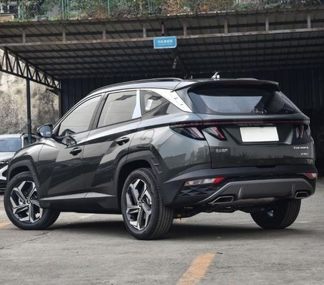 Direction gauche 2023 Hyundai Tucson Automatique à deux roues versus Lux