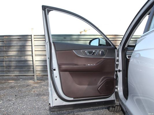 Le SUV à essence 5 places Chery Tiggo8 PRO 290t 2WD Vast Edition avec une demande personnalisée