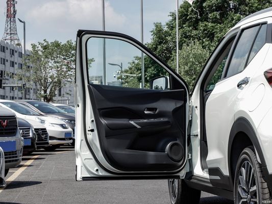 Personnalisation 2023 Voiture 1.5L SUV de luxe Benzine Coupes Personnalisé Demande Drive FWD