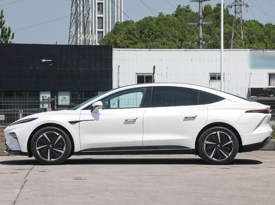 5 sièges Longue portée Véhicule électrique Voiture Rising Auto F7 2023 avec batterie au lithium ternaire
