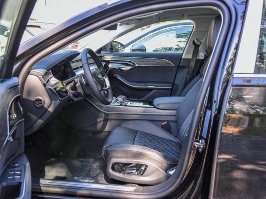 Voiture à essence avec boîte de vitesses automatique Audi A8 2023 A8l 50tfsi Quattro Version sélectionnée