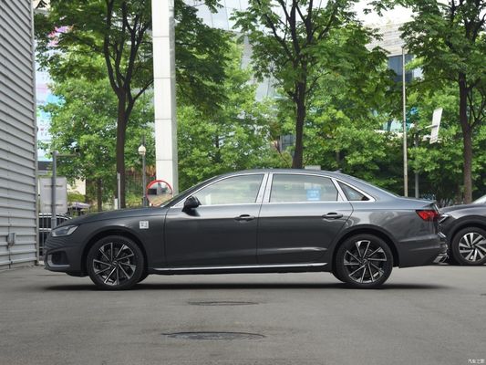 Audi A4l 2023 40tfsi Mode Version élégante avec réservoir d'huile 56L