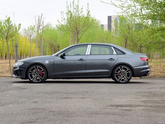Audi A4l 2023 45tfsi Quattro sélectionné version dynamique berline avec boîte automatique