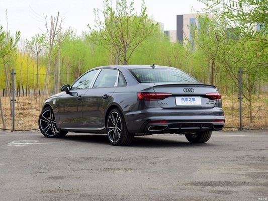 Audi A4l 2023 45tfsi Quattro sélectionné version dynamique berline avec boîte automatique