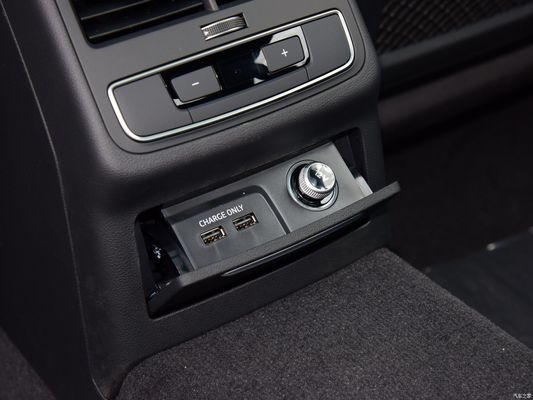 Audi A4l 2023 45tfsi Quattro sélectionné version dynamique berline avec boîte automatique