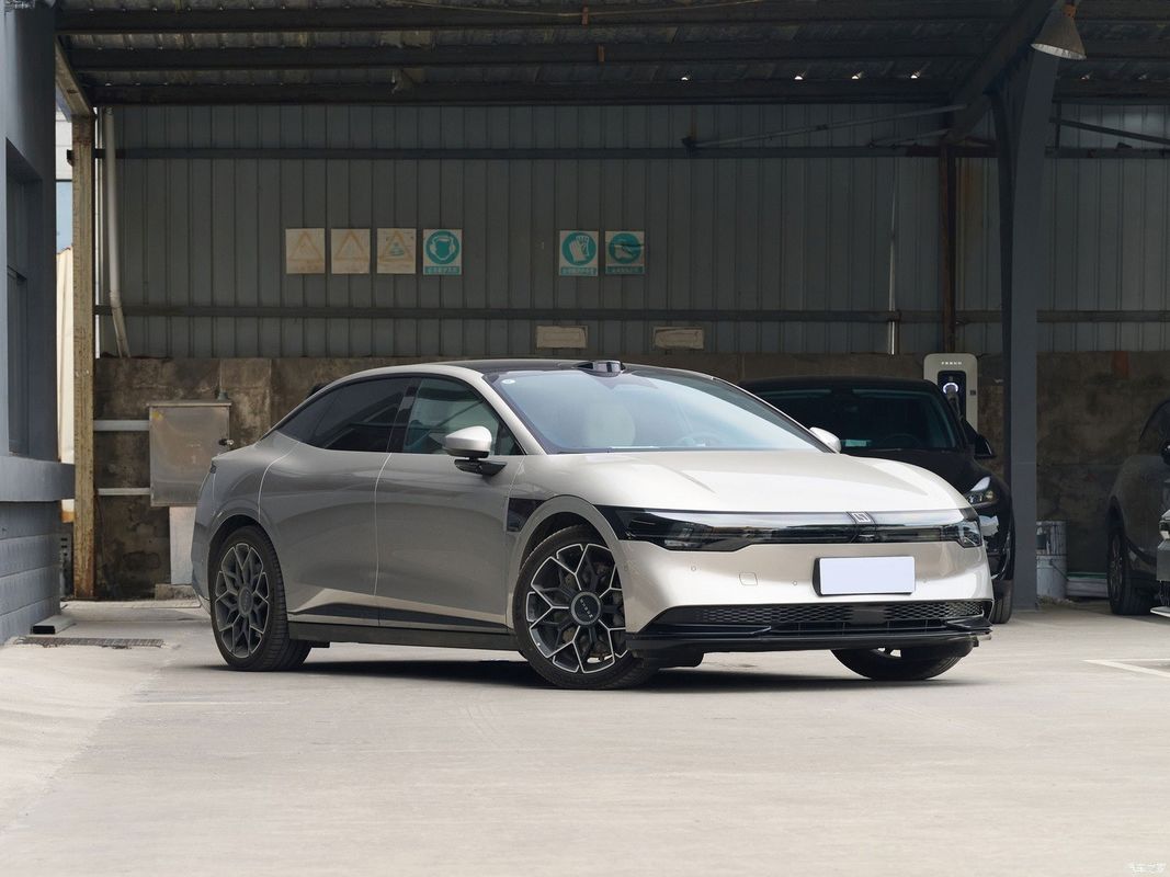 Pure électrique 2024 Voiture Zeekr007 Sedan 4WD 75kwh 100wkwh Batterie Vitesse maximale 210 Km/H EV