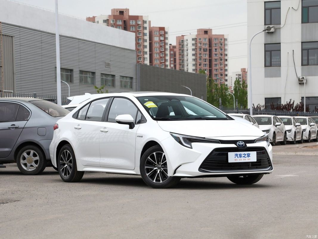 Voiture 1.8L Hybride à double embrayage Toyota Levin Berline Auto à essence avec option de personnalisation