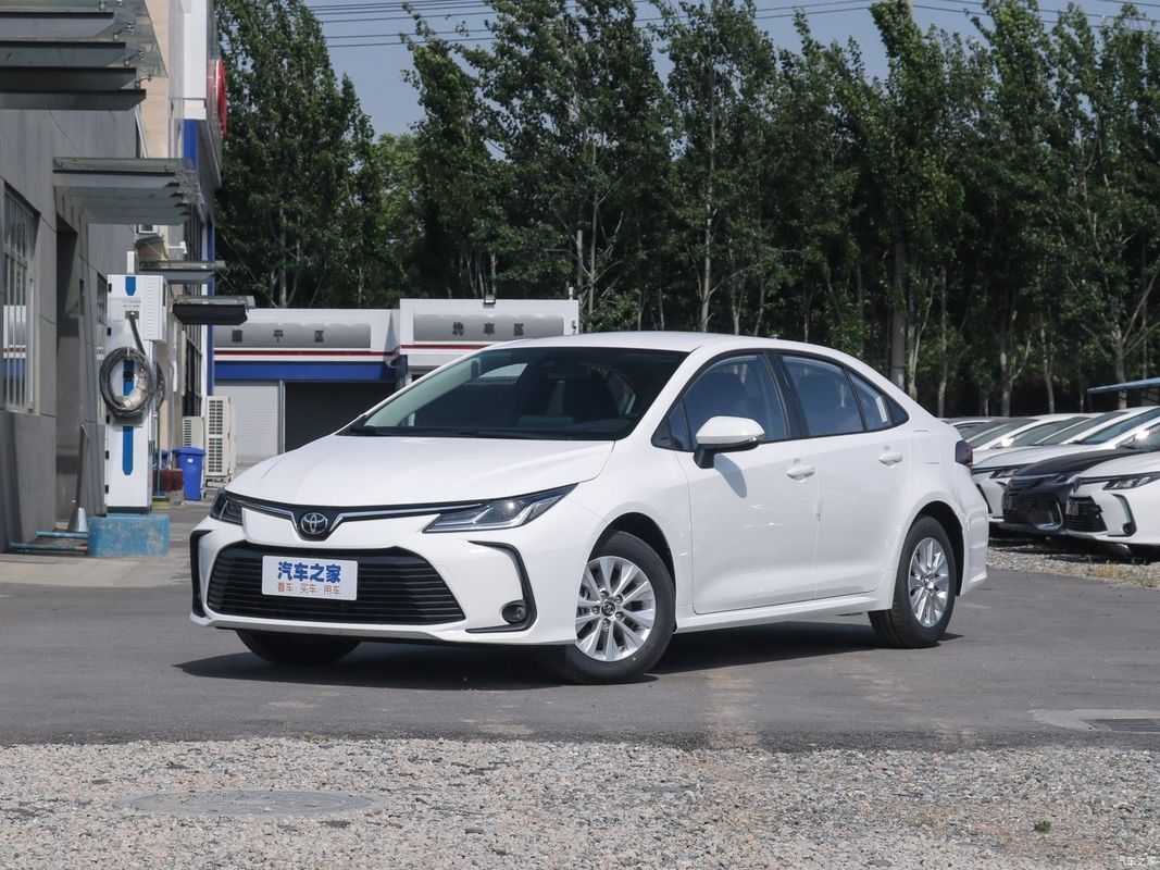 Demande personnalisée Toyota Corolla Tnga CVT Pioneer Edition Sedan avec personnalisation