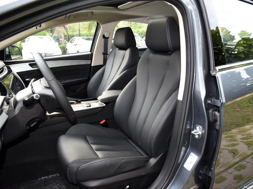 Véhicule à essence Chery Arrizo5 Plus 2021 Ozawa 1.5L CVT Xing PLUS avec service après-vente