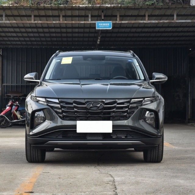 Direction gauche 2023 Hyundai Tucson Automatique à deux roues versus Lux
