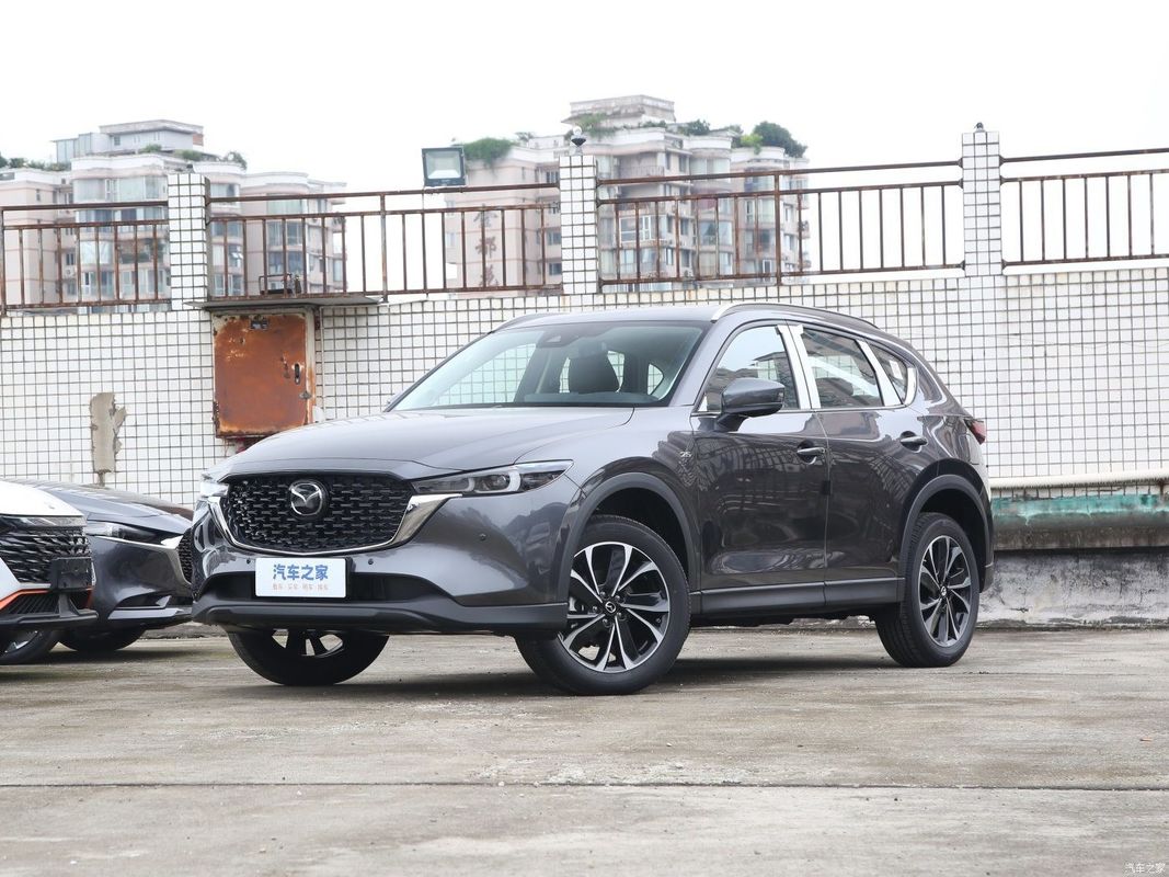 2024 Mazda Cx5 SUV 2.5L Édition honorable avec boîte de vitesses automatique et carburant à l'essence